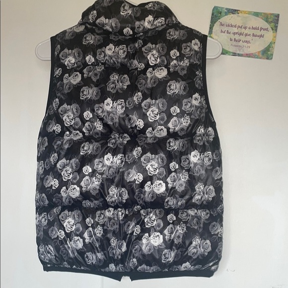 Betsey Johnson Reversible Black and White Floral Vest - Picture 4 of 8